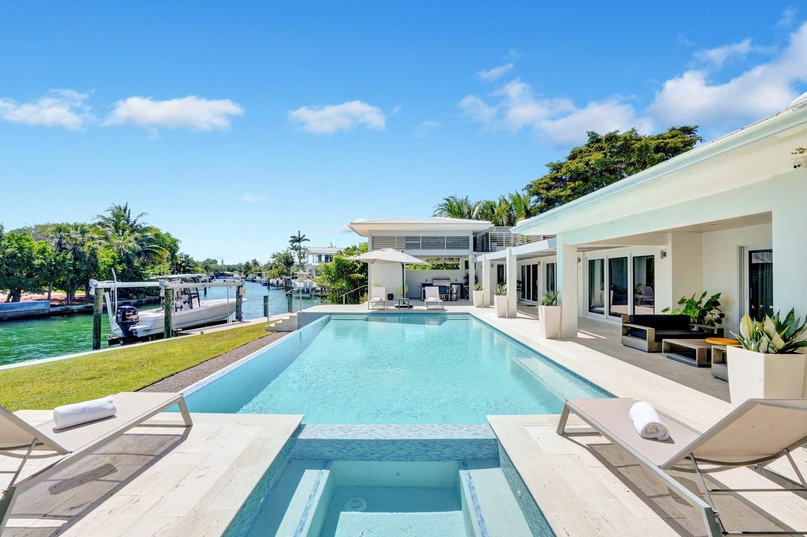 Waterfront residence, Residential