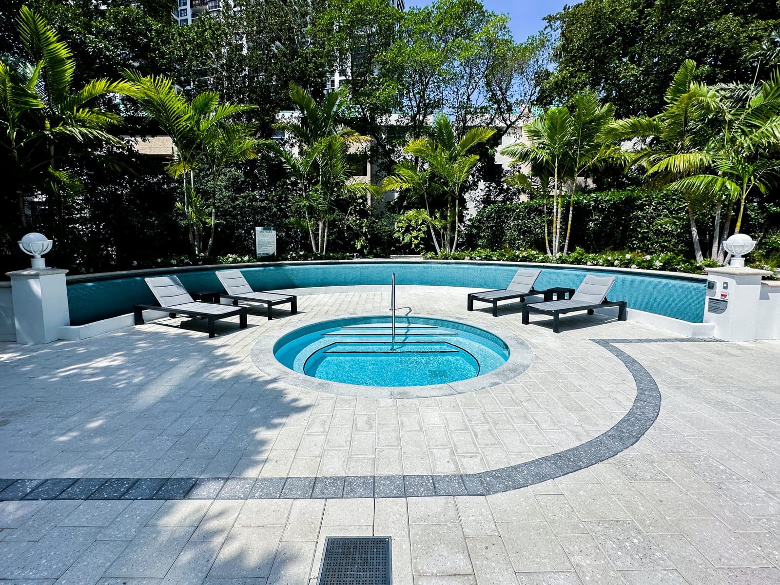 Resort pool, Commercial